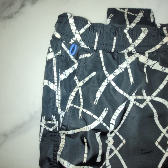 Scotch and Soda Mid-length Black and Cream Tribal printed Swim Shorts Size M - Picture 11 of 16